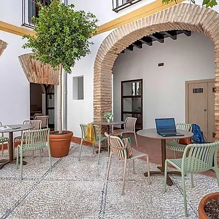 Hostal Líbere Patio Santa Marta